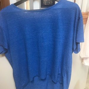 Aritzia TNA low back blue tee shirt, size large.